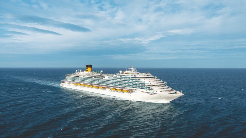 Navio Costa Firenze, da Costa Cruises, percorre oceano em direção a Expo 2020 Dubai, nos Emirados Árabes