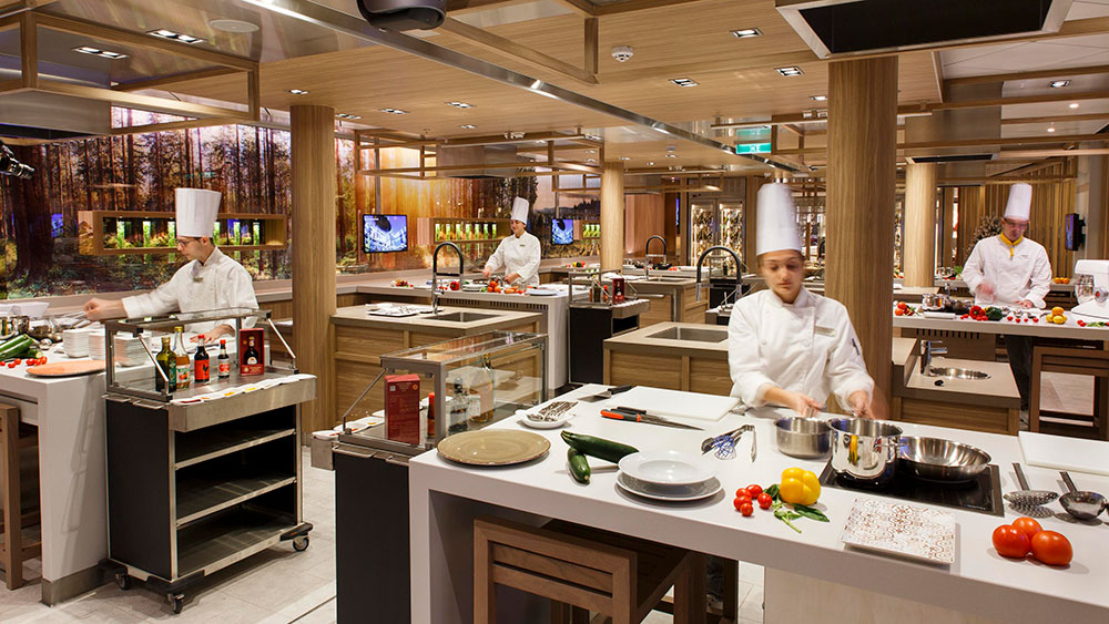 Costa Smeralda: Estações de cozinha do restaurante LAB