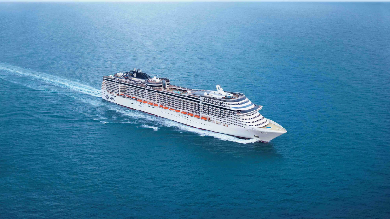 Temporada de cruzeiros no Brasil 2021/2022: vista área do MSC Preziosa no oceano