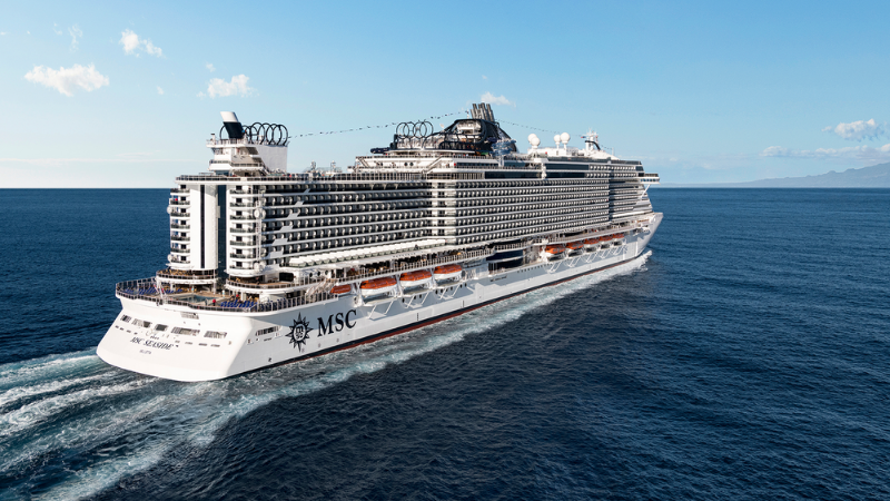 MSC Seaside navegando; destaque para a proa