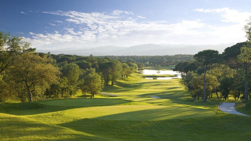 Gramado do campo de golfe PGA Catalunya, na Espanha, que faz parte da nova experiência Cruise & Golf