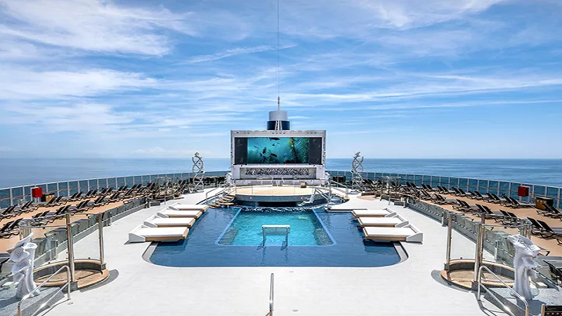 Piscina externa do novo navio MSC Seascape