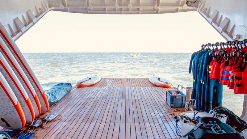 Golden Horizont, maior veleiro do mundo possui um marina retrátil na popa.