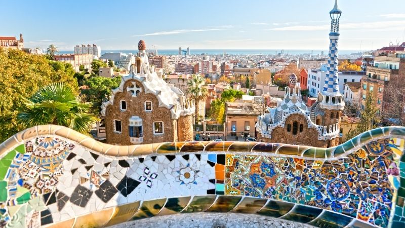 Cruzeiros no Mediterrâneo incluem visitas ao Parque Guell de Gaudi, em Barcelona