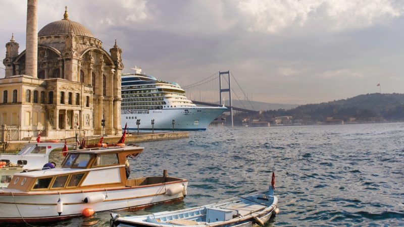 navio Riviera em Istambul
