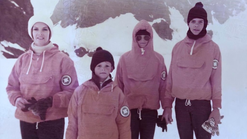 Lars Grael com a família na Antártica