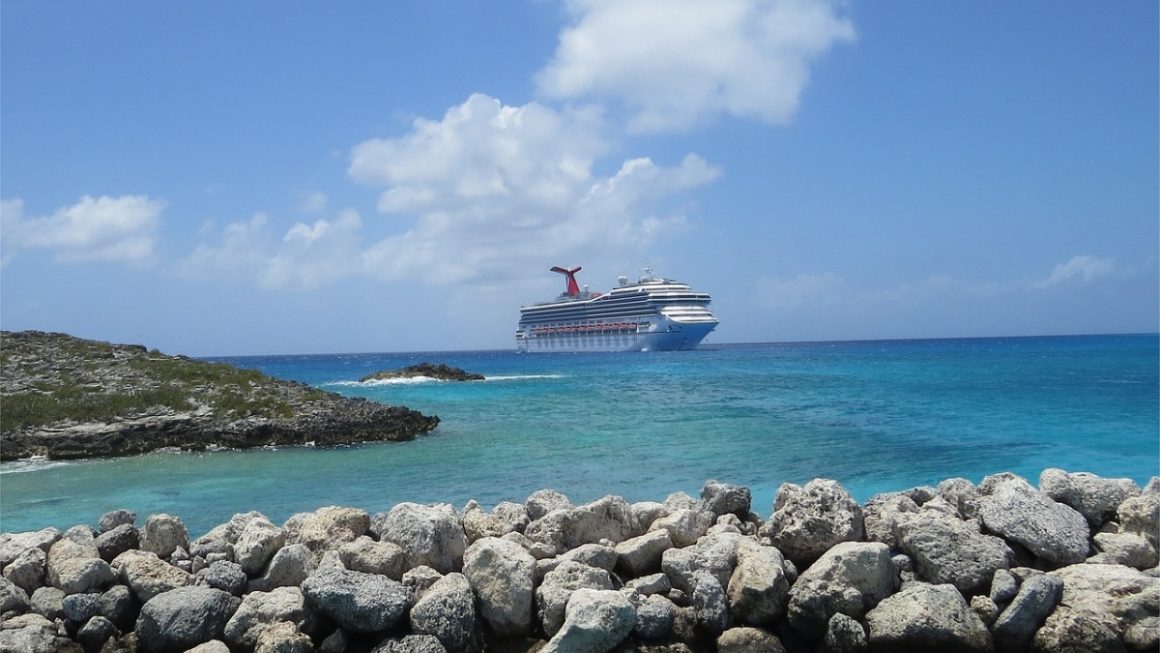 Navio da Carnival nas Bahamas - anuncio Celebration Key