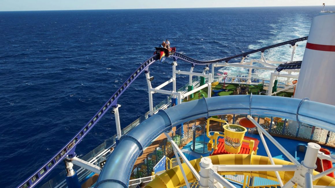 Montanha russa Bolt - Carnival