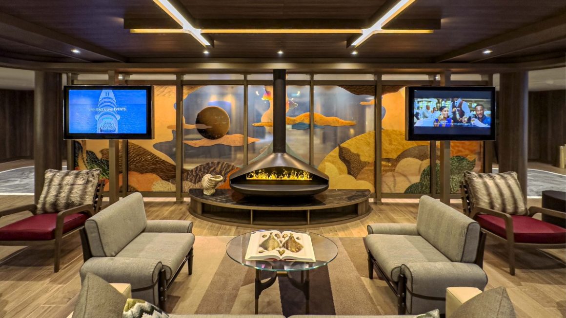 Seabourn Pursuit - Expedition Lounge - Etched Glass Mural Partitions (Amazonian Moon 1