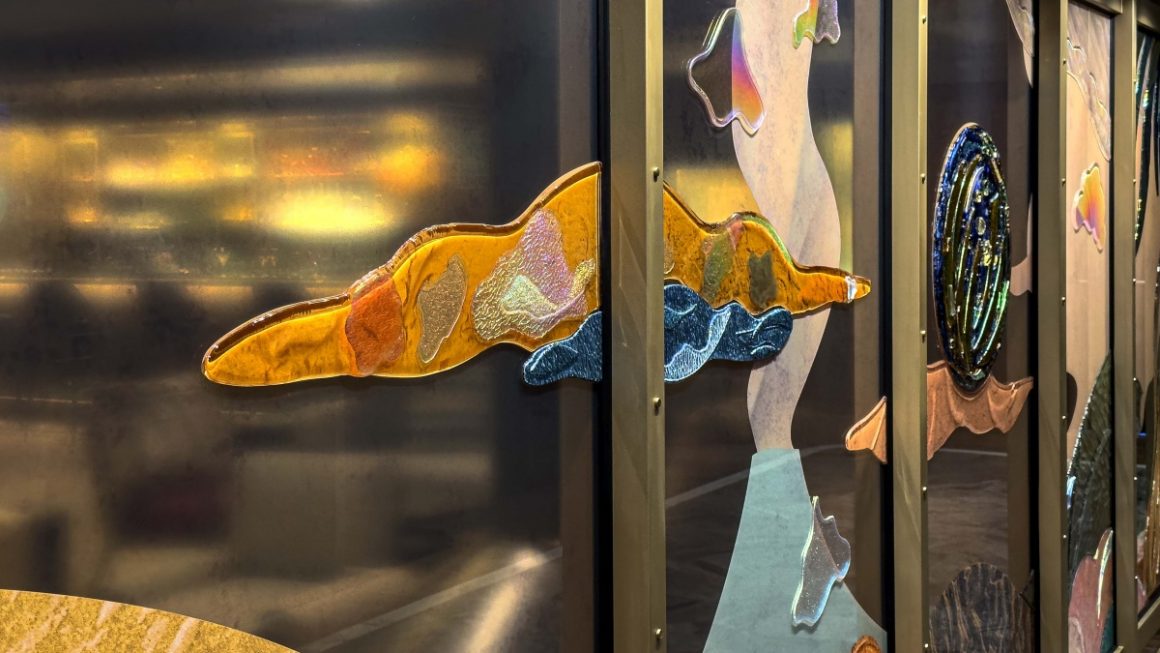 Seabourn Pursuit - Expedition Lounge - Etched Glass Mural Partitions (Amazonian Moon 2)