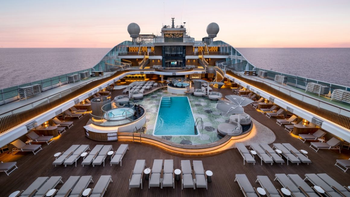 Pool Deck do navio Allura