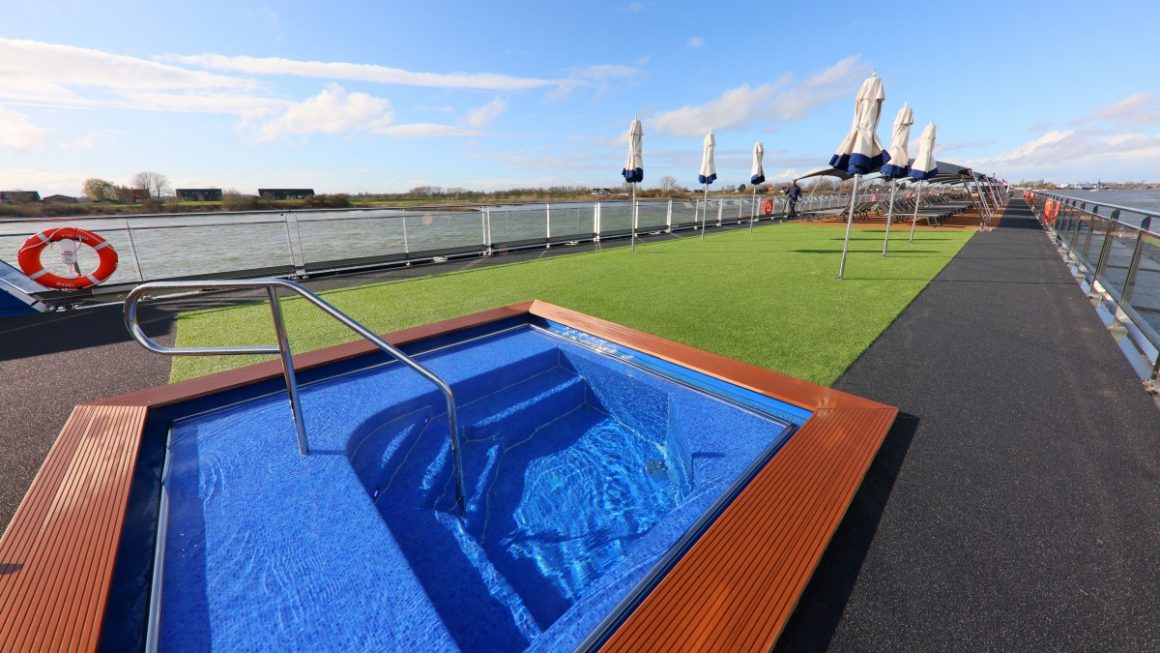 Sundeck em navios VIVA Cruise