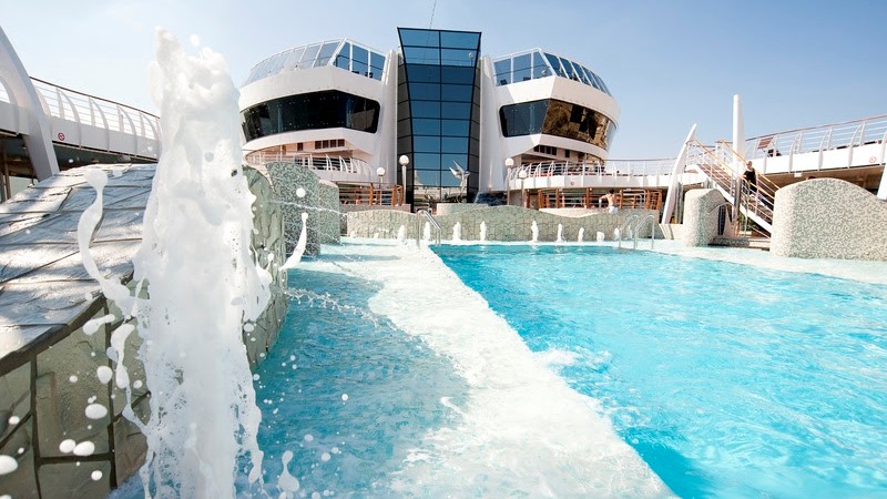 Piscina principal do MSC Splendida