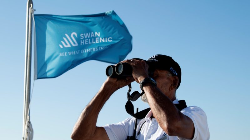 Guia da Swan Hellenic em navio durante viagem