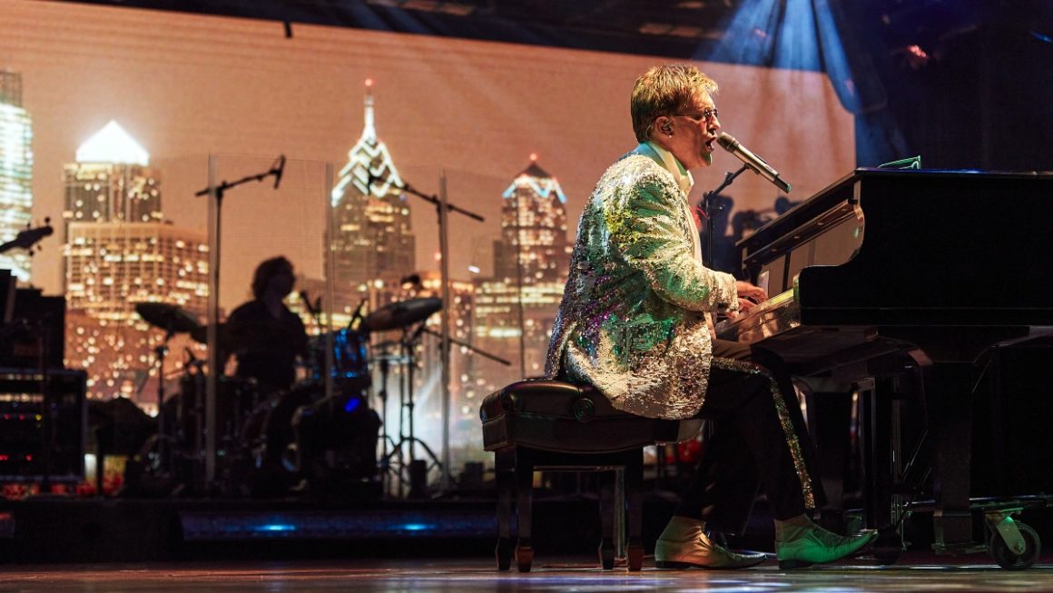 Sir Elton John a bordo da Crystal