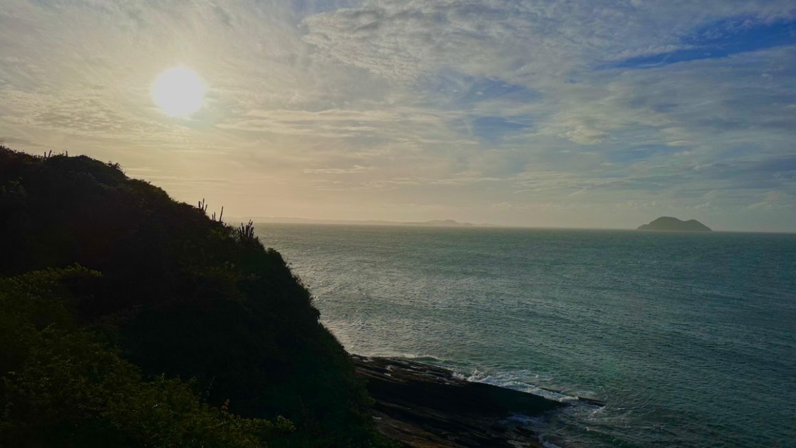 Pôr do sol na praia da Azeda em Búzios