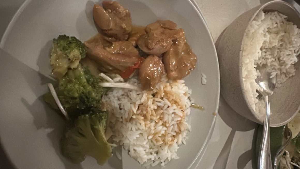 Thai Cashew Chicken com brócolis do Thai Green Vegetable Curry