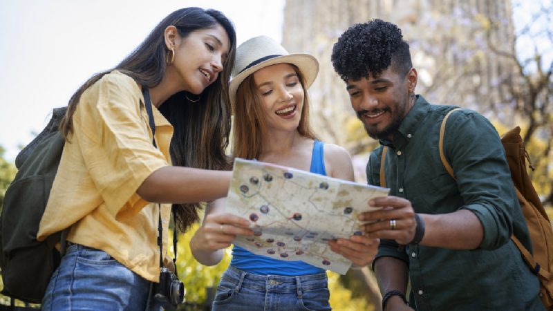 Pessoas turistando