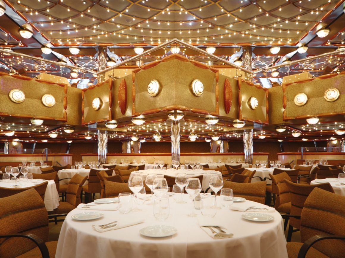 Restaurante do Navio Costa Favolosa