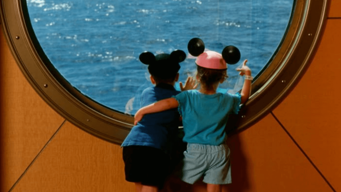 Crianças a bordo do Disney cruise