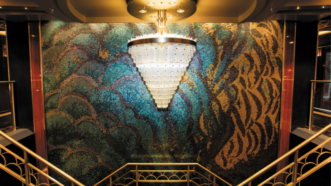 Interior do navio Sevent Seas Splendor