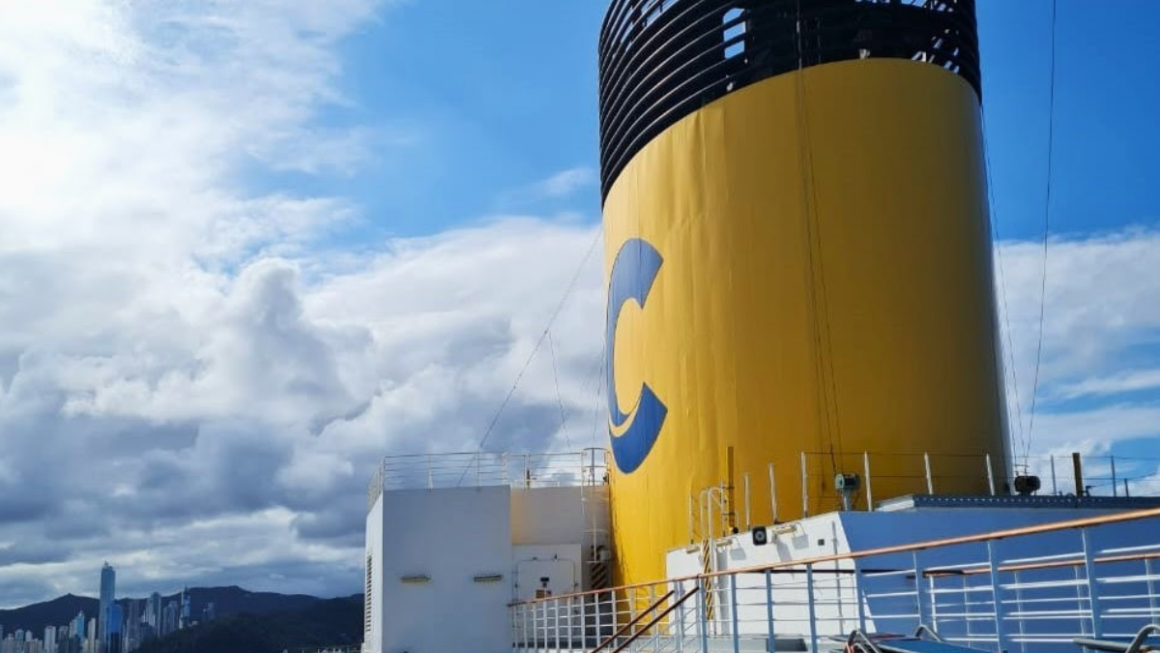 Navio Costa Pacífica em Balneário Camboriú