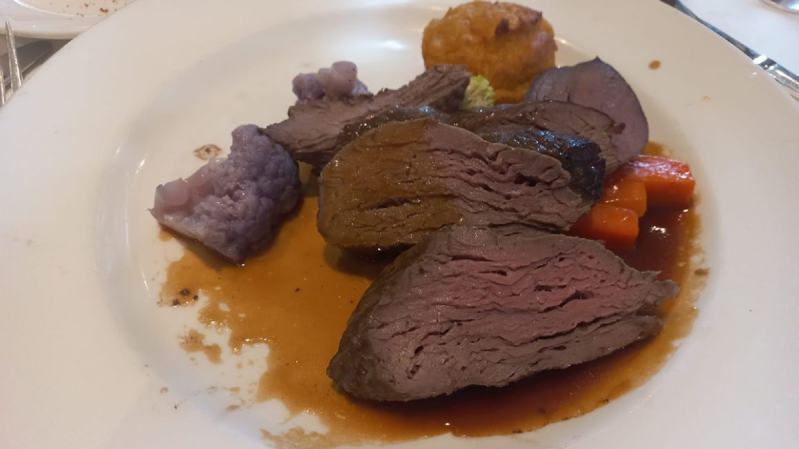 Medallian of Beef Tenderloin, Cognac e Peppercorn Demi-Glace