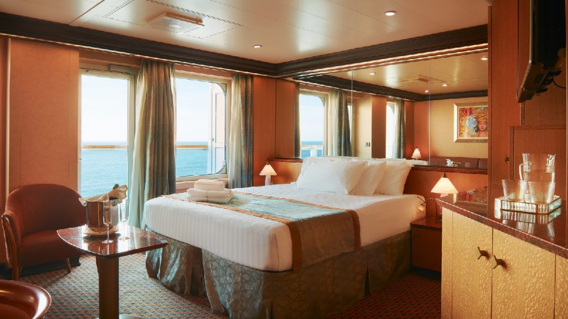Cabine com varanda do navio Costa Diadema