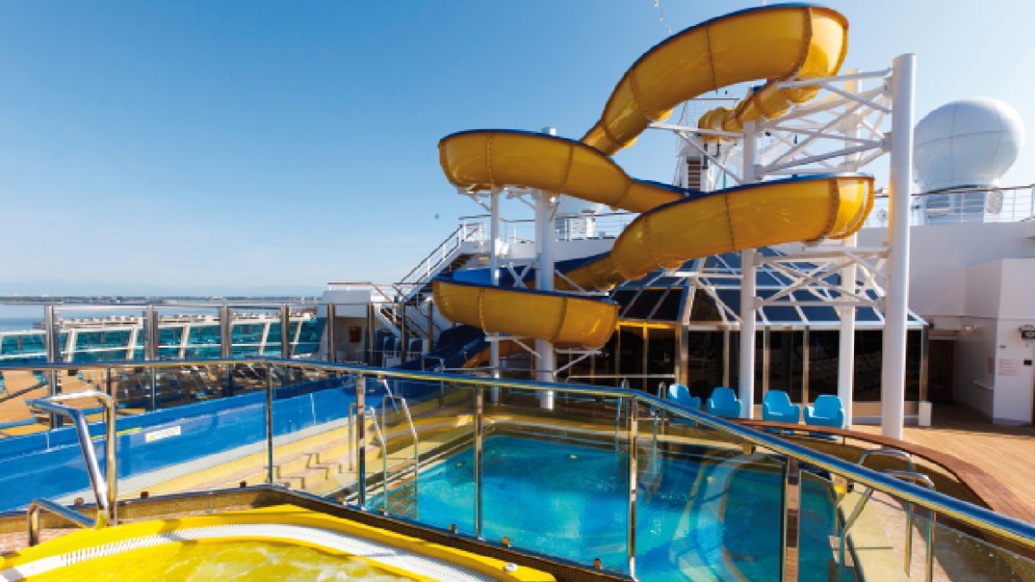 Parque aquático do navio Costa Favolosa
