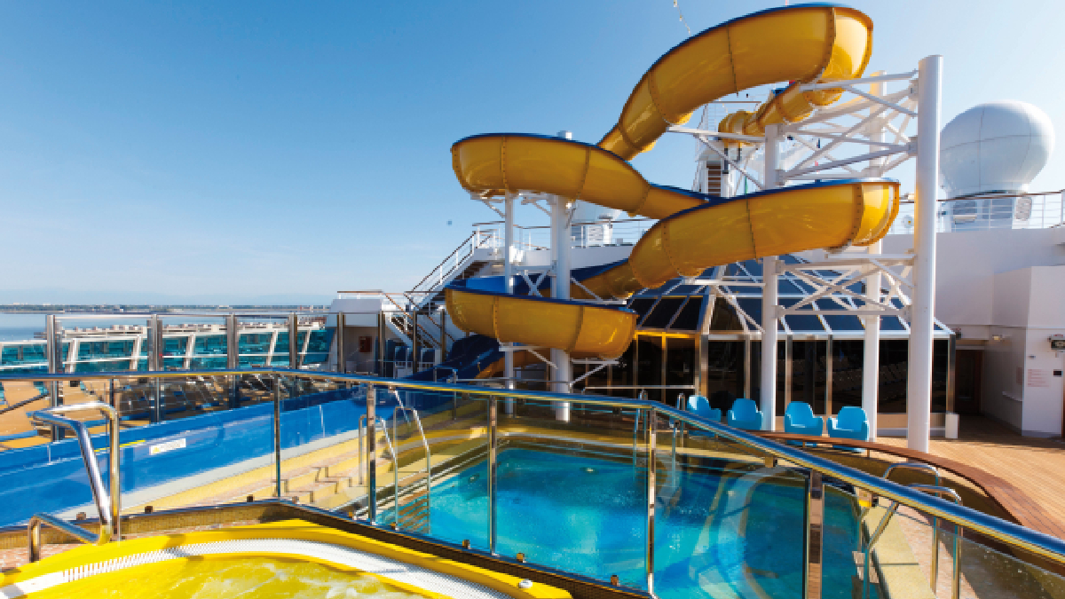 Parque aquático do navio Costa Favolosa