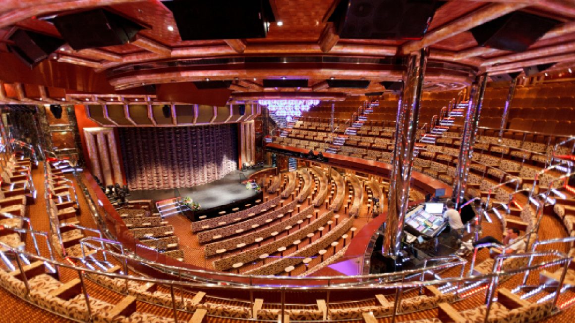 Teatro do navio Costa Favolosa