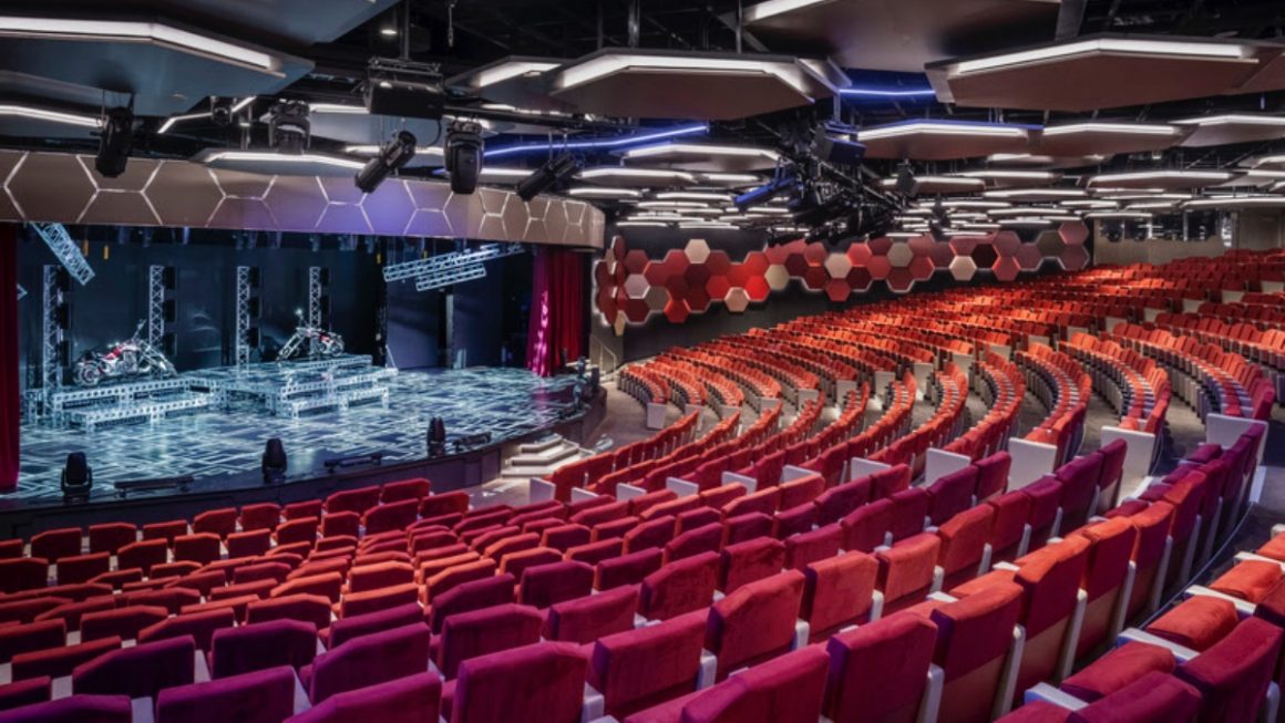 World Theatre do MSC World Asia