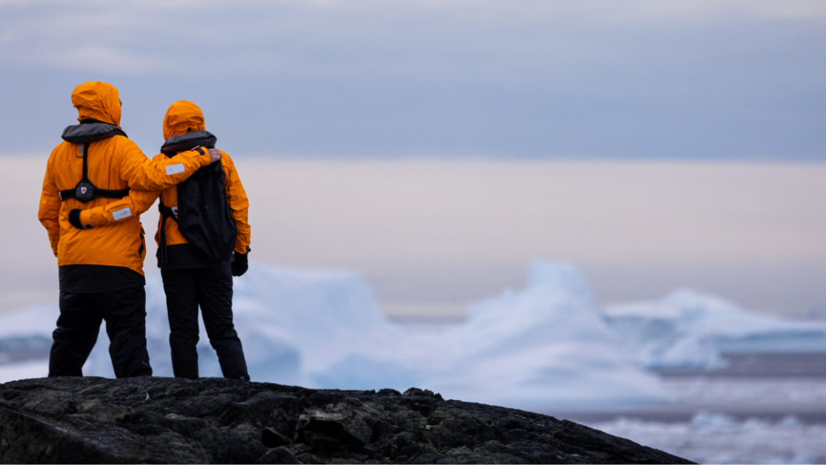 Casal curtindo a Antártica