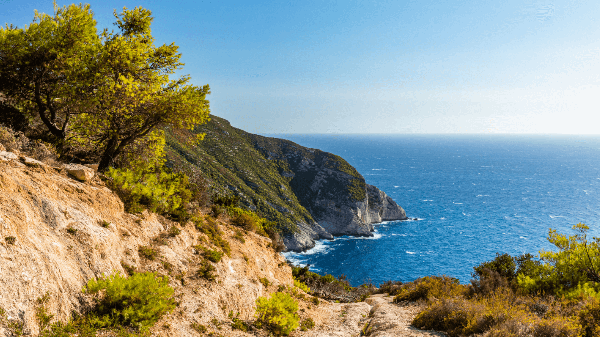Paisagem de Zakynthos, Grécia. é um otimo destino para aproveitar a Primavera no Mediterrâneo