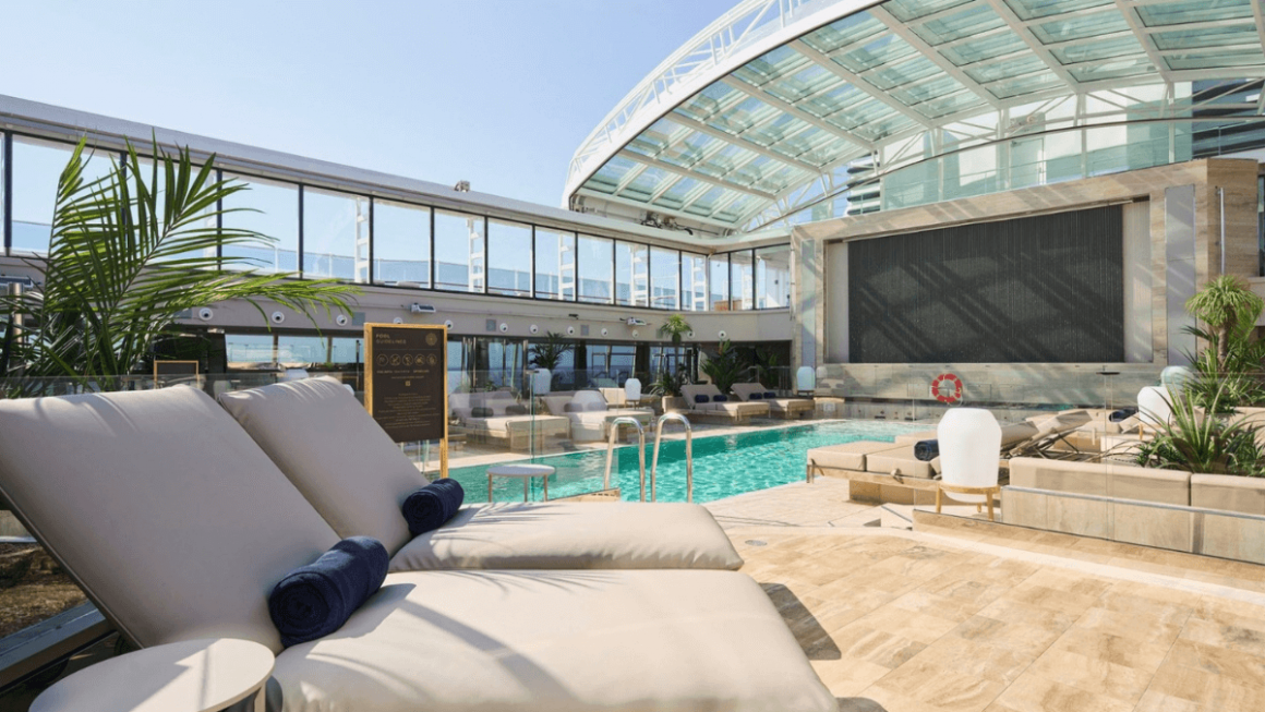 Piscina do Explora Journeys II