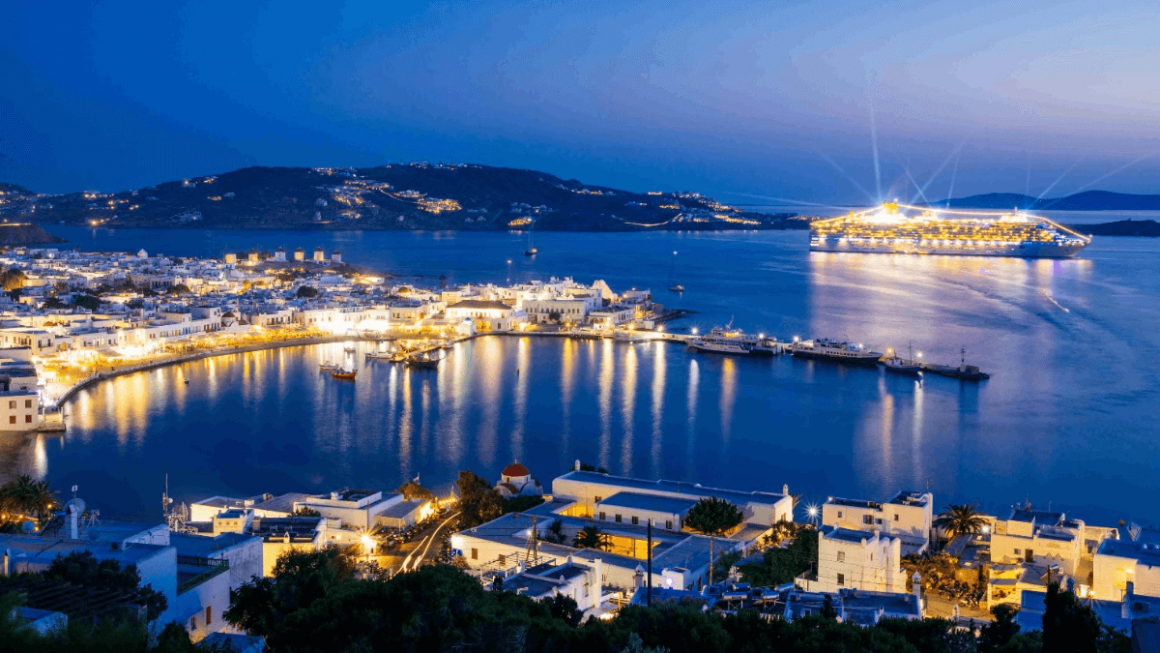 Cruzeiros visitam destinos icônicos na França e Grécia