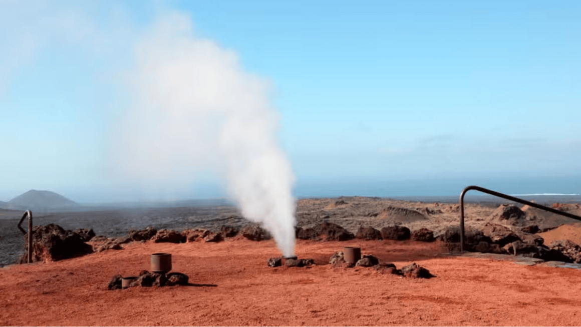 Gèiser no Parque Nacional de Timanfaya
