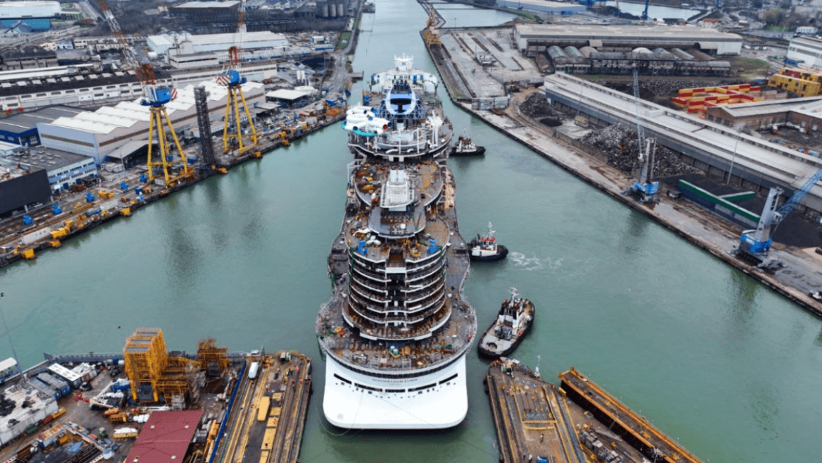 Norwegian Luna em teste de flutuação