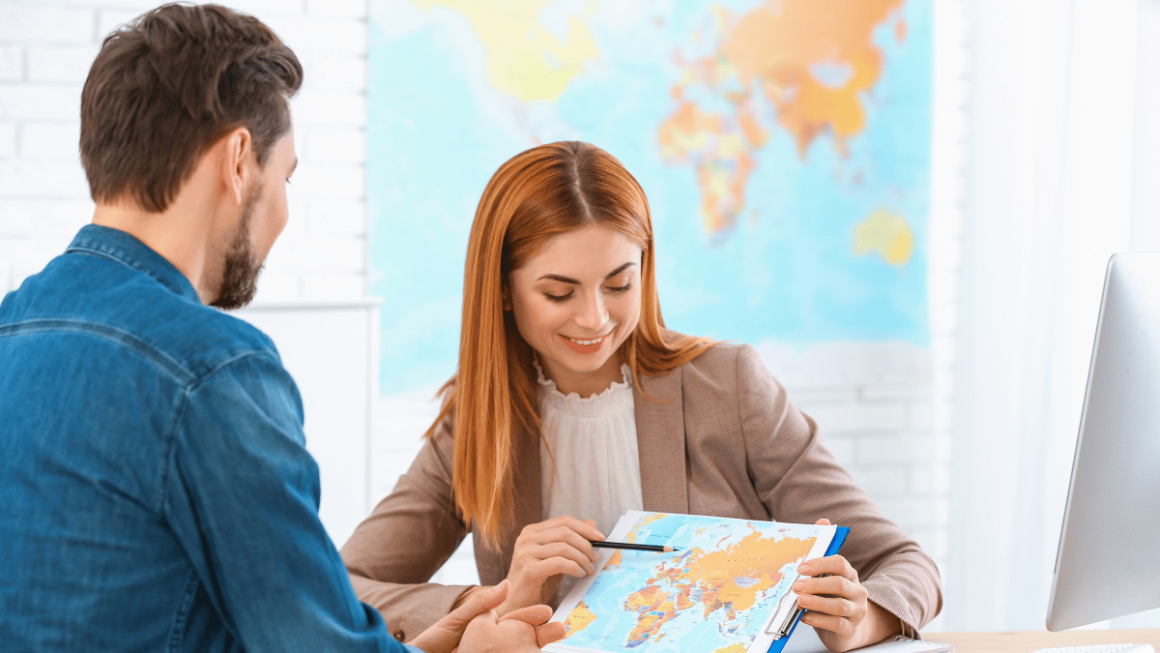O agente de viagens pode sugerir o roteiro ideal para uma viagem de cruzeiro