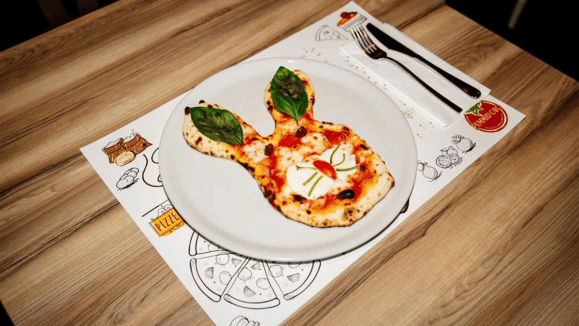 Pizza em formato de coelho para a diversão das crianças