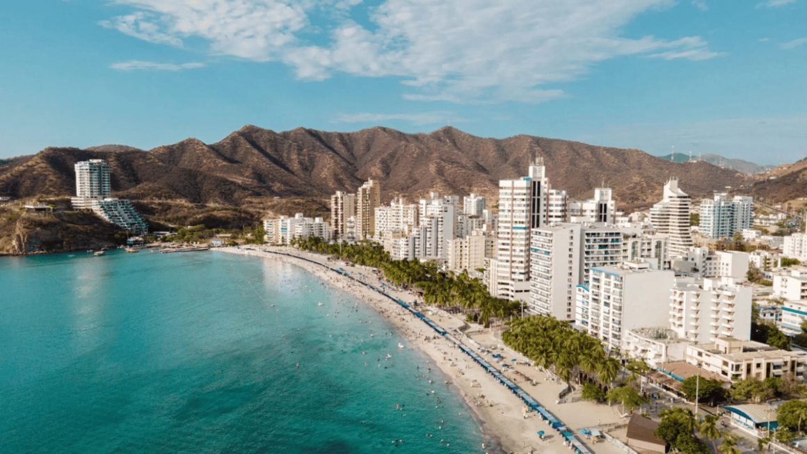 Vista aérea da costa de Santa Marta