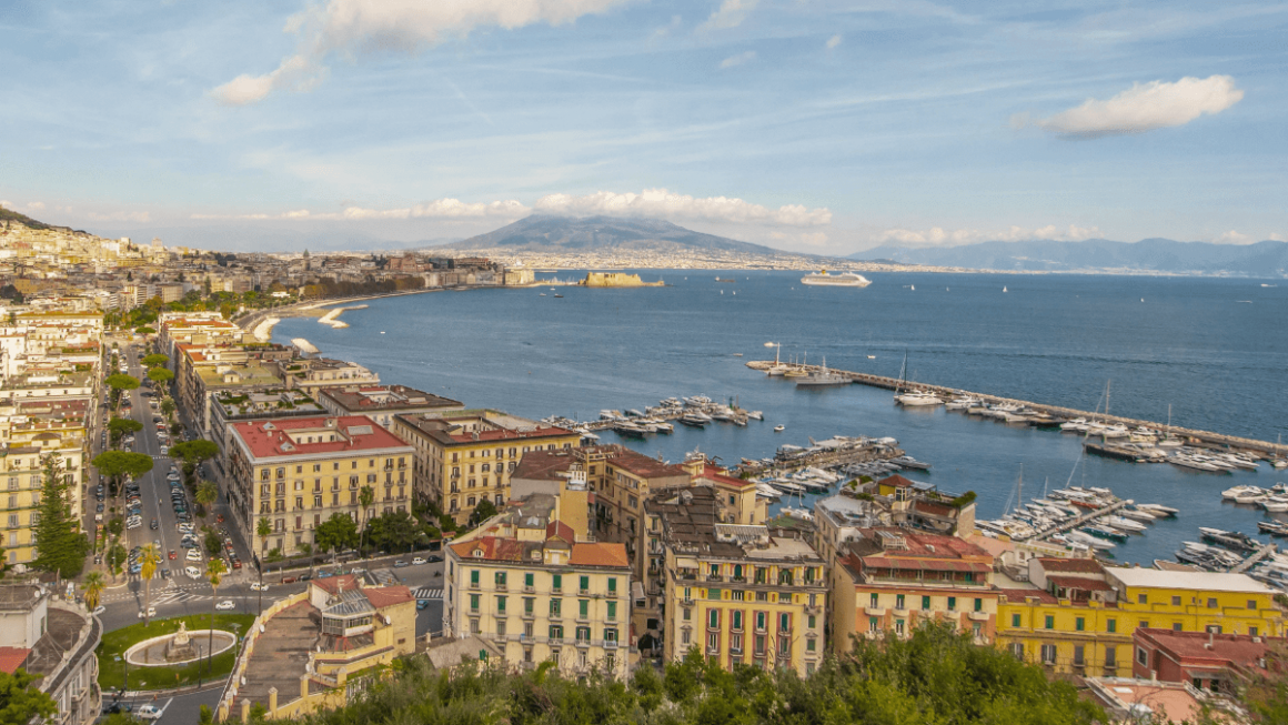 As paradas do Costa Smeralda incluem as cidades de Barcelona, Nápoles e Gênova. Fotos Divulgação