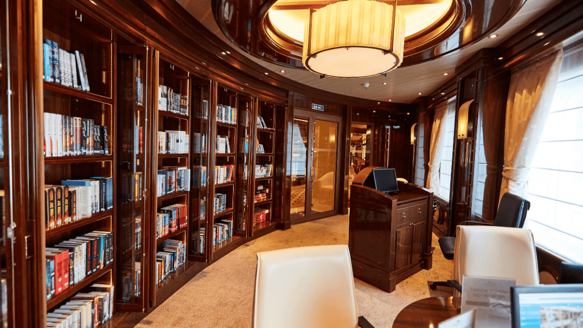 Biblioteca da Cunard faz parte dos cruzeiros literários