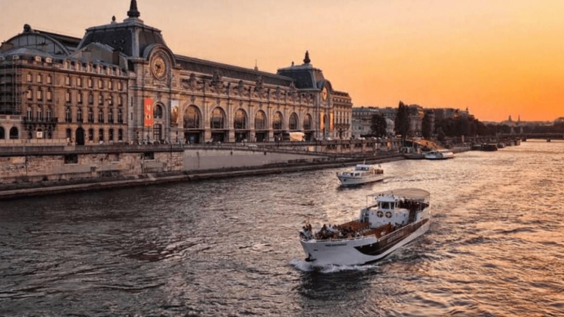 Explore o Rio Sena a bordo de um cruzeiro fluvial