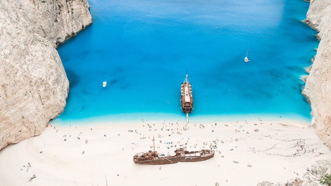 Praia de Navagio, na ilha de Zakynthos - Grécia