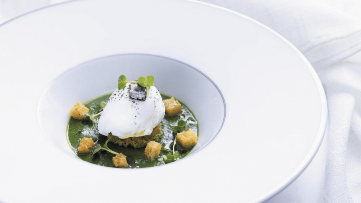 Prato servido no Compass Rose, restaurante de especialidade da Regent Seven Seas