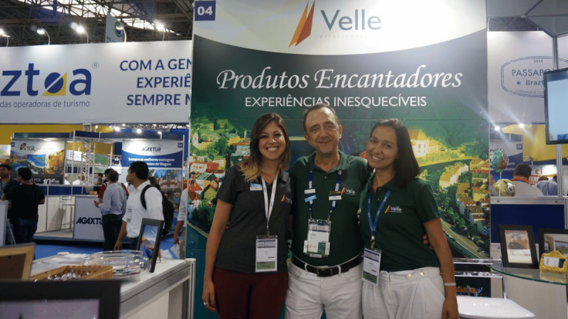 Equipe Velle Representações durante evento