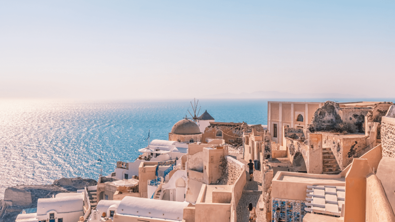 Vila de Oia ao pôr do sol, ilha de Santorini