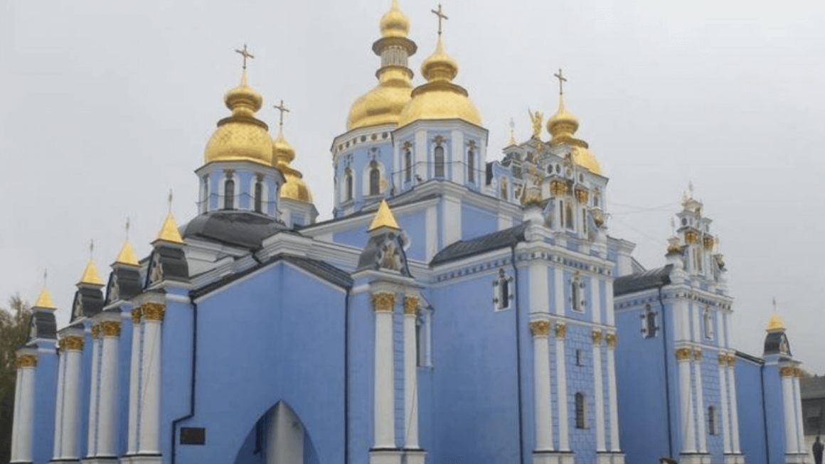 Catedral de cúpula azul de St. Michael’s