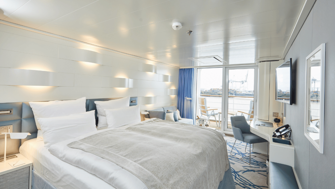 HANSEATIC inspiration Balcony Cabin